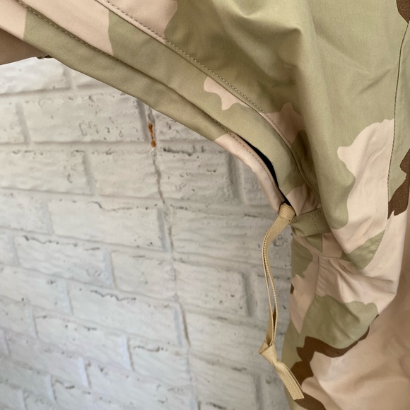 NWT U.S. Military Issue Desert Camouflage Cold Weather ECWCS Parka size Medium - Picture 10 of 16